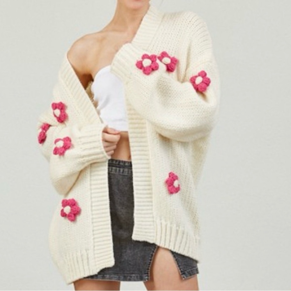 New Chunky Natural Color With Fuchsia Flower Embroidered Cardigan Sweater Size M - Picture 2 of 4